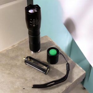 كشاف يدوى ببطارية اضاءة UV